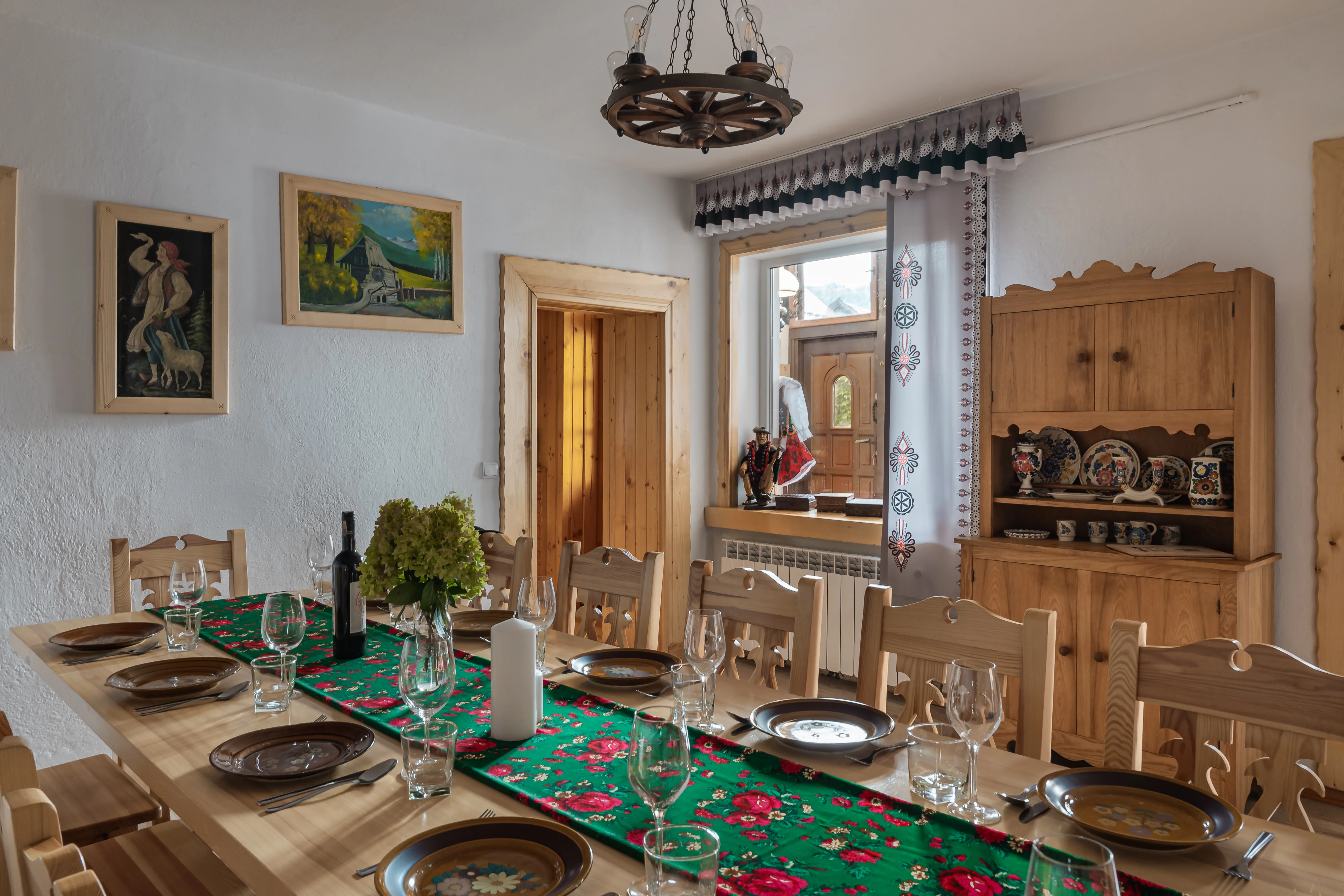 Salon i jadalnia w domu Helenówka